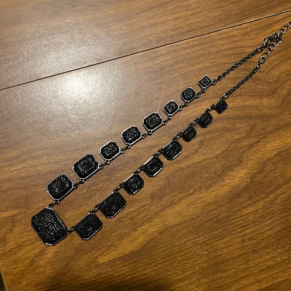 Necklace black stones with dark colored chain